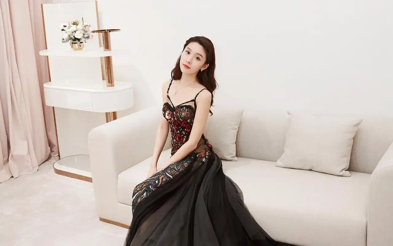 王子璇甜美浪漫写真桌面壁纸