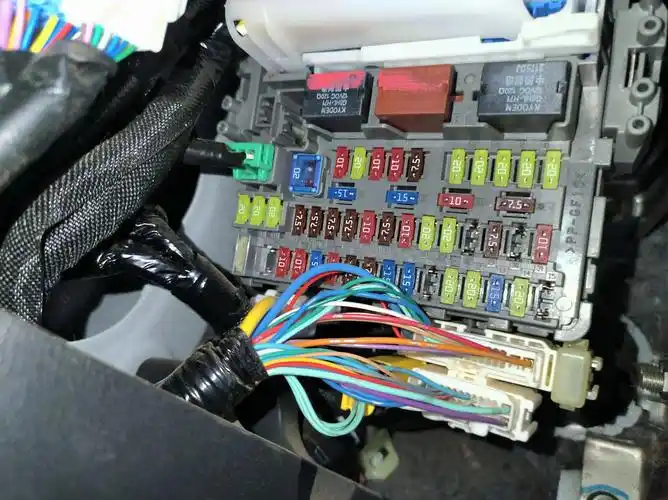 2015年中期改款crv怎么更换点烟器保险丝_懂车帝