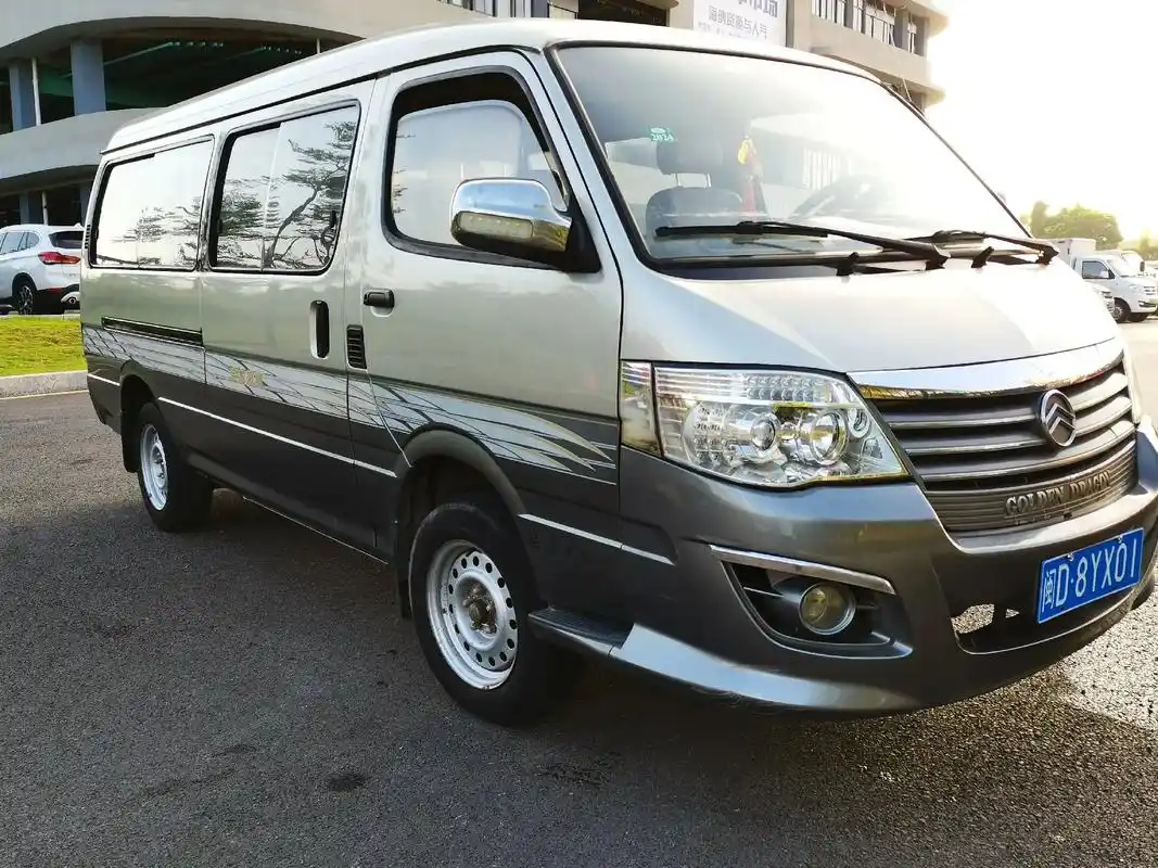 金龙柴油7座.金旅7座柴油 上牌:2014年8月 车况:2. - 抖音