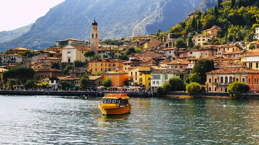 意大利加尔达湖风景桌面壁纸