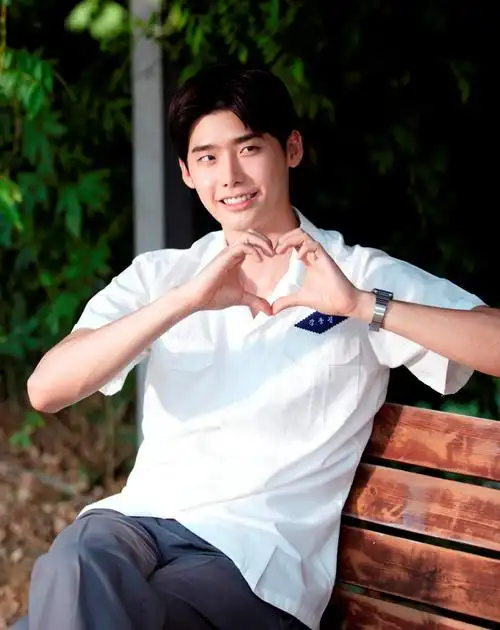 青春电影,由李延宇执导, a target="_blank" href="/item/李钟硕