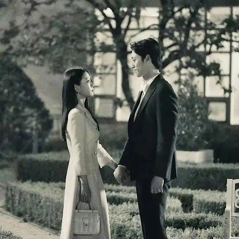 爱是由很多个瞬间拼凑起来的#五月的青春 #高敏诗 #李到晛 - 抖音