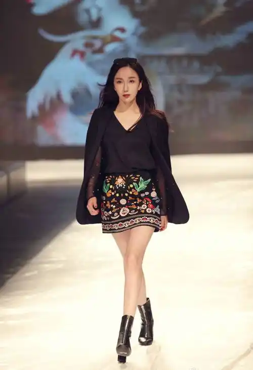 p>娄艺潇(loura),1988年12月27日出生于辽宁省 a target="_blank"