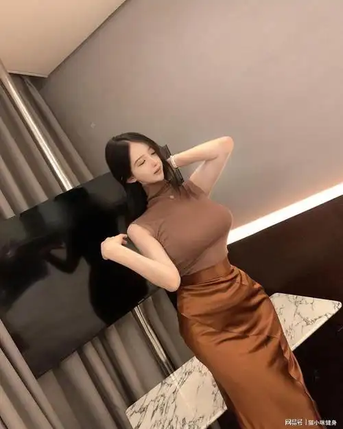 f罩杯韩国胸模酷爱健身运动木瓜胸大长腿妖艳身材令男人心动