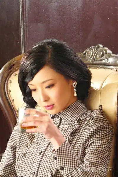 《黑狐》李曼饰"俞梅"