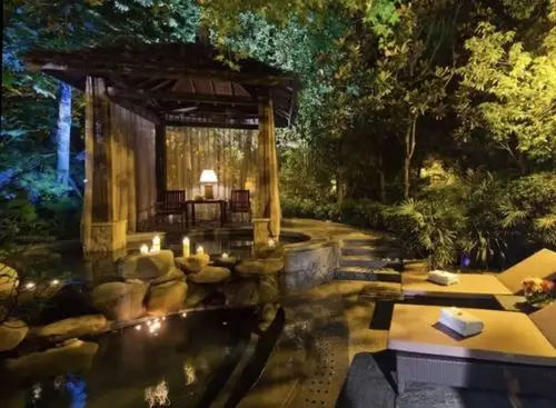 成都人春节就来青城山泡温泉哇