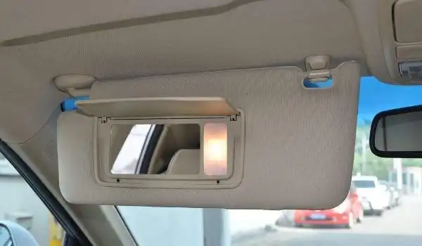 汽车遮阳板可以拆卸吗