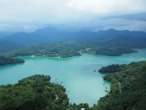 日月潭风景慈恩塔下的蒋母祠堂在慈恩塔还可以清晰的看到拉鲁岛的全景