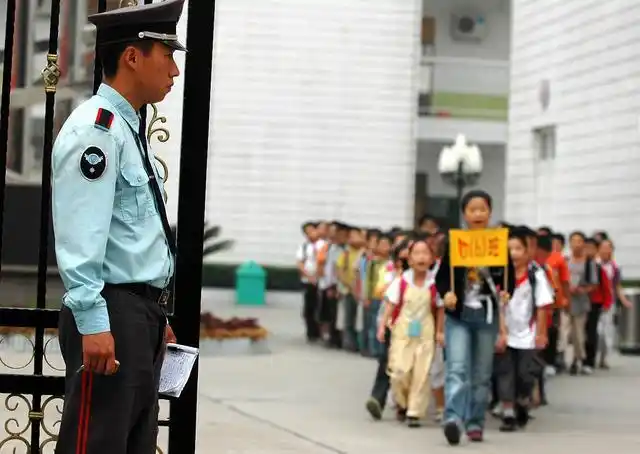 学校保安也代表着学校形象