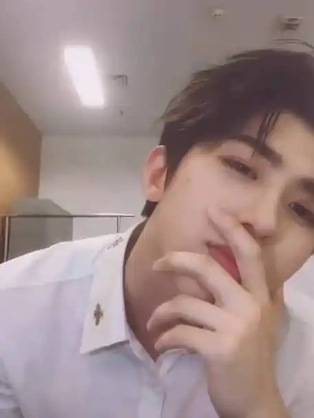 这个手势舞0499发出来那会儿每天都94多少遍的看#蔡徐坤#ride