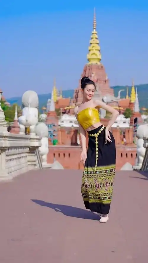 凤尾竹】  演唱:(龚玥)36842022-02-07上传者:就是爱音乐#歌手郭村月