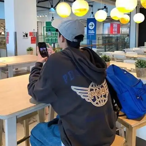 地铁男生背影头像