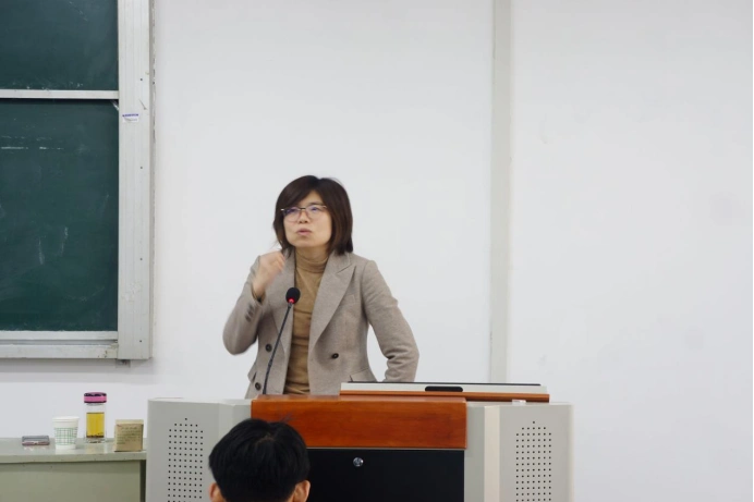 王莹莹教授主讲《规范解释学与判例研究法》 - 西北政法大学法律硕士