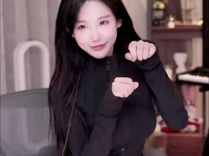 misa喵老师近期紧身喇叭裤美腿全身直播剪辑