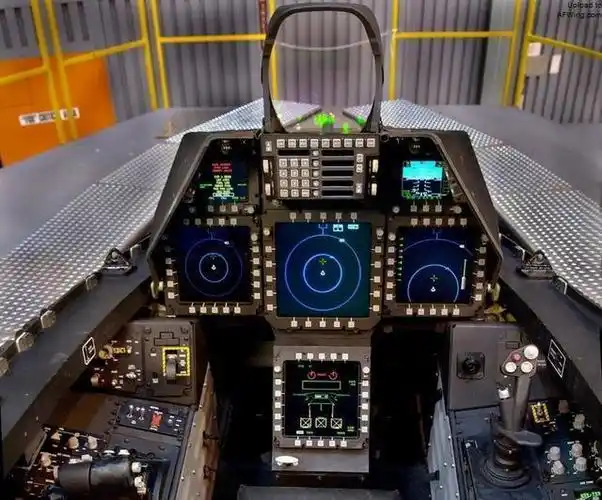 f22的座舱真先进!
