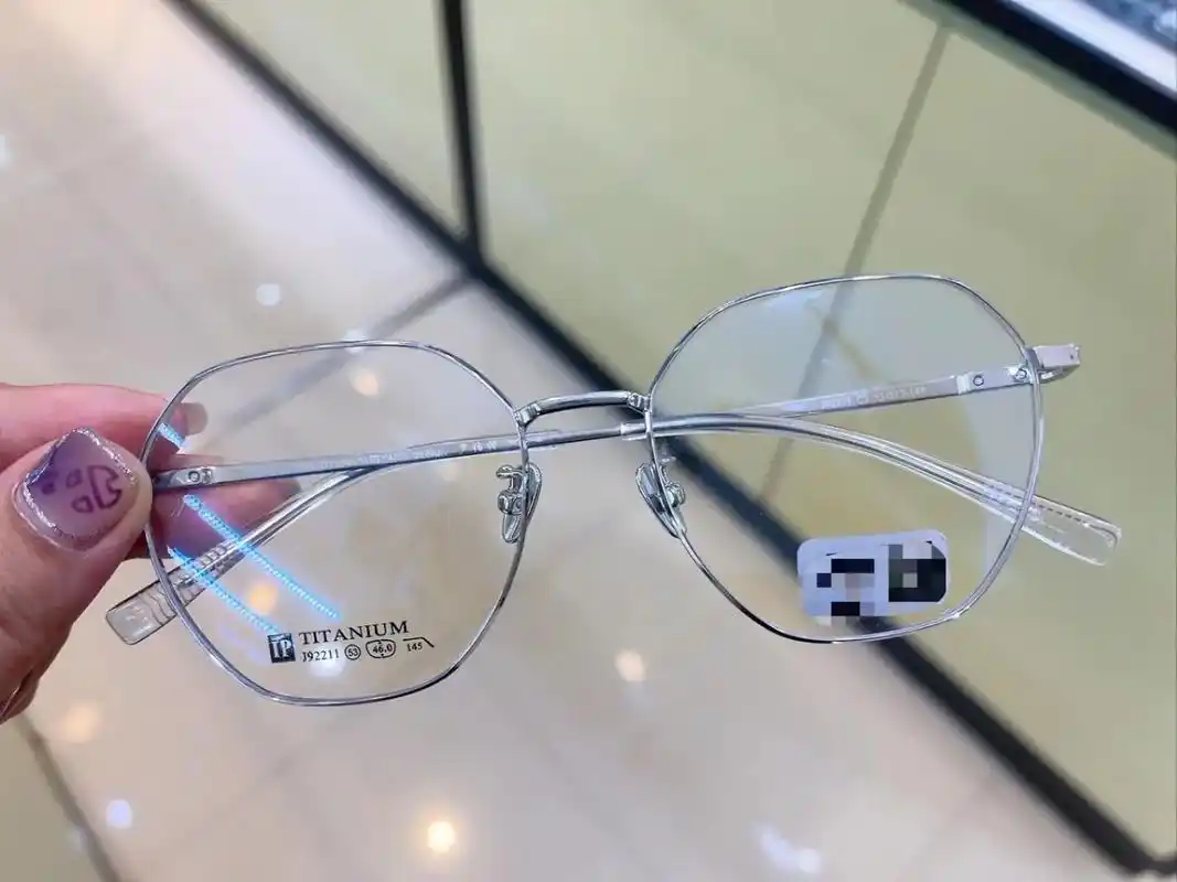 清冷白月光亮银眼镜框超显气质 这款眼镜框真的被问 - 抖音