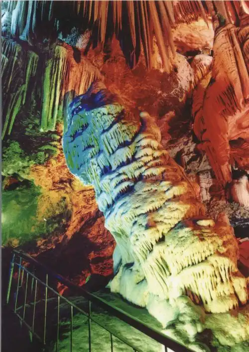 冬季上午0830下午1630 鸡冠洞dòng简介 鸡冠洞dòng景区地处河南洛阳