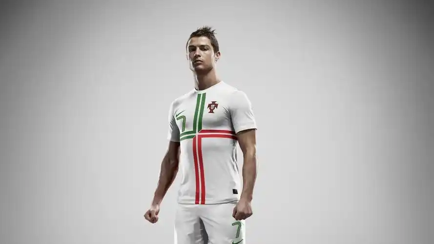 克里斯蒂亚诺罗纳尔多葡萄牙壁纸