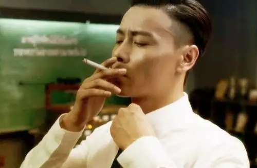 这十二位男明星吸烟的动作谁最吸引你?个个都这么帅,有点难选!