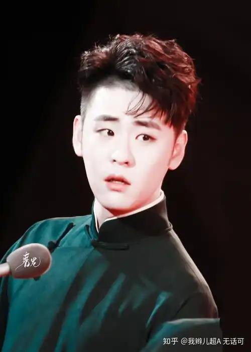 张云雷有多少件大褂,一件一张正面图? - 知乎