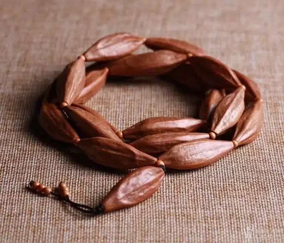 天然稀缺橄榄核脖挂