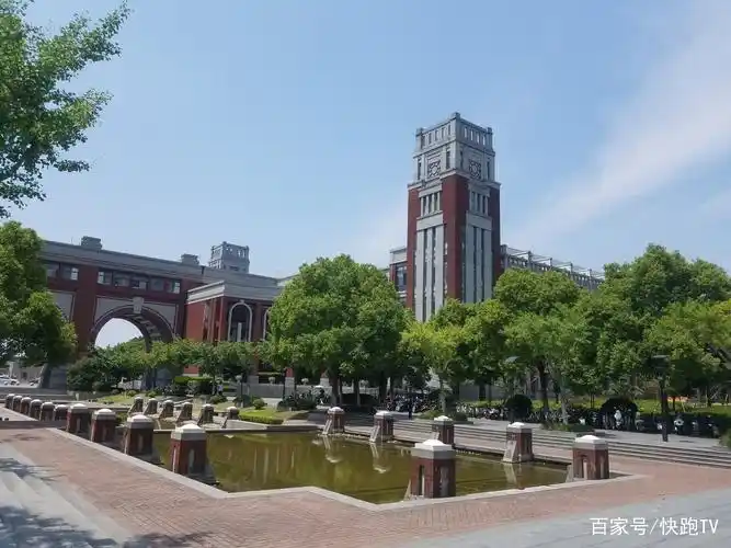 来上海松江,记得要参观下华东政法大学哦.在这里学习是一种享受.