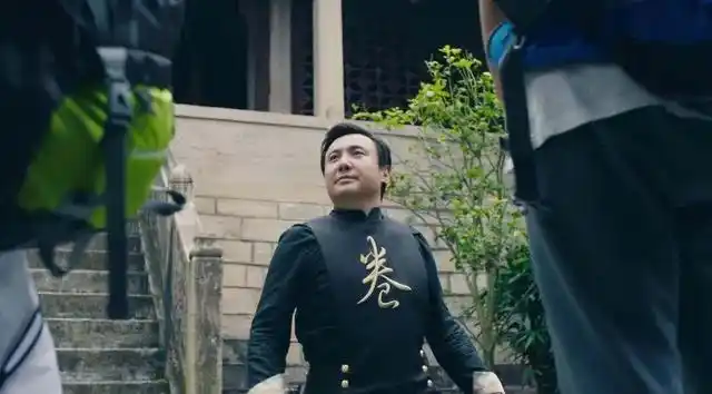 《羞羞的铁拳》幕后:沈腾连跪20多次,马丽生理期落水崩溃大哭