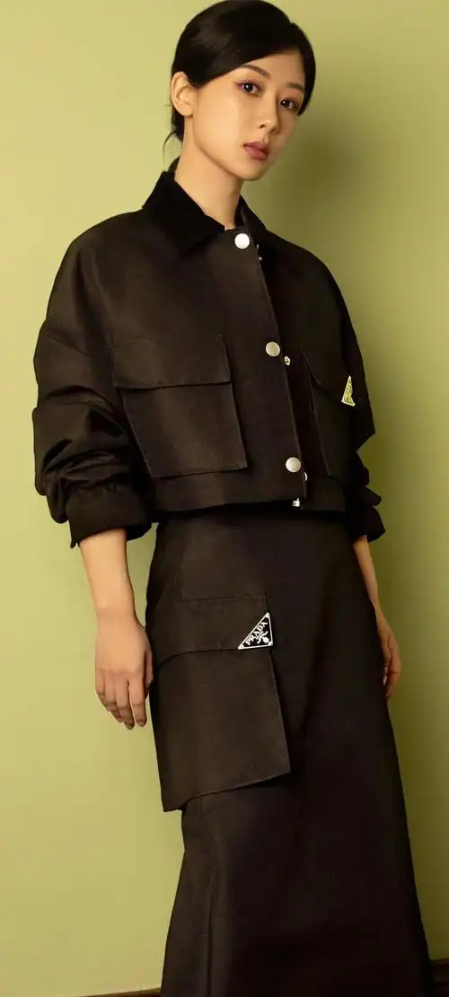 本期美女系列壁纸,我们为大家带来了一组杨紫的精美照片.