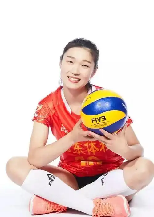 赞女排自由人王梦洁