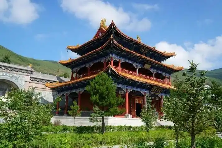 竹林寺没竹子,狮子窝没狮子,清凉桥没桥,金刚窟没窟,是五台山广为流传