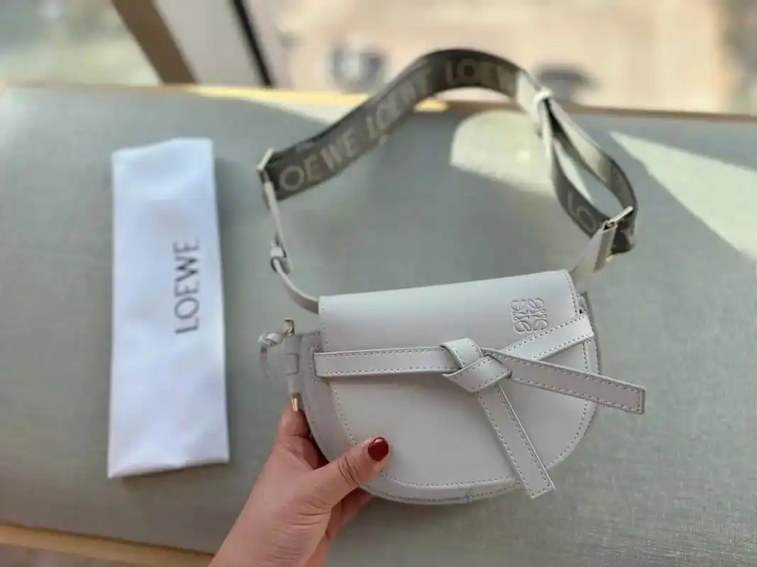 罗意威马鞍包.size:20*15cm(小)loewe/罗 - 抖音