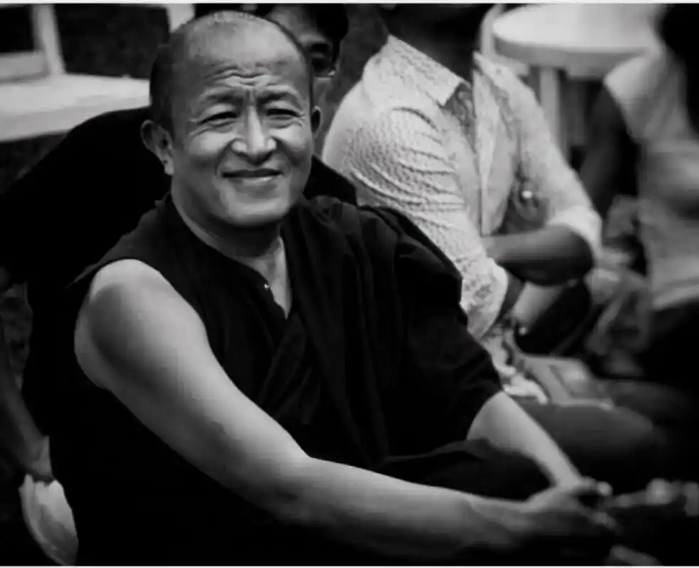 宗萨仁波切教言 在你幼小时,玩具破损了,你会很难过,会哭,长大后同样