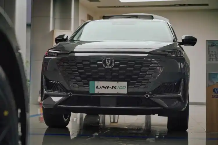 长安unik idd插电混合车--前卫之作