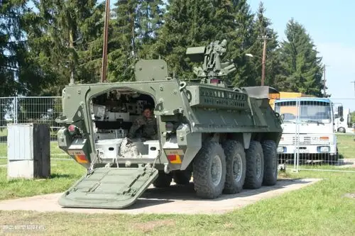 美国m1126斯崔克8x8轮式装甲车标准运兵型照片(2)