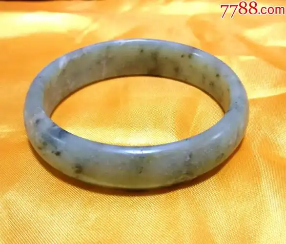 老玉镯一件