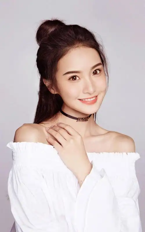 甜美小花赖雨濛时尚写真