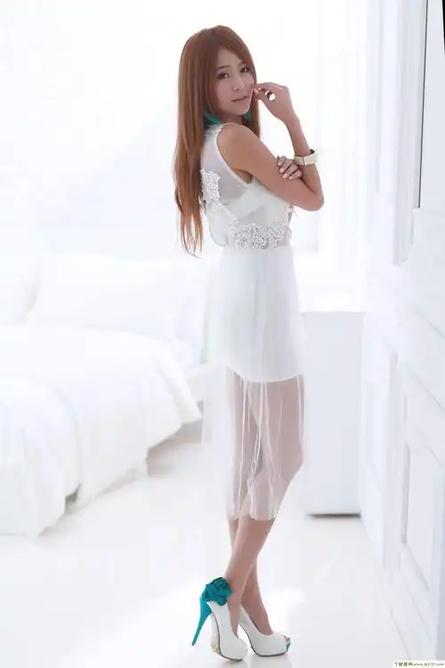 beautyleg番外篇套图台湾腿模winnie小雪琴二棚拍时尚调写真