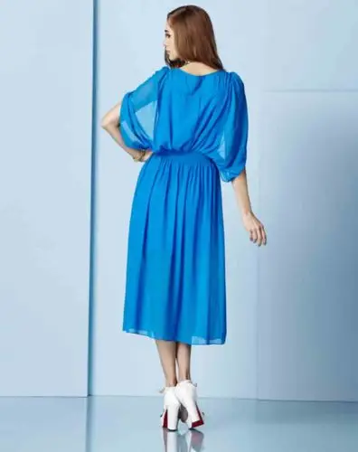 宝蓝色端庄素雅斗篷式连衣裙