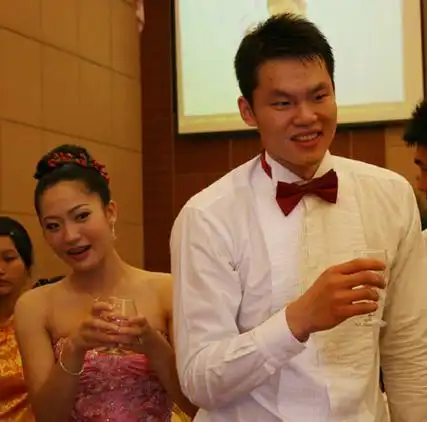 图文朱芳雨迎娶新娘朱芳雨夫妇