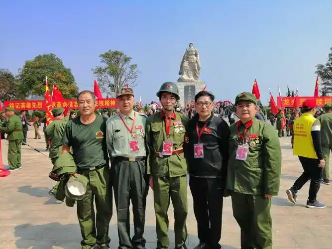 炮团老兵参加《英名墙》落成揭幕暨祭奠仪式