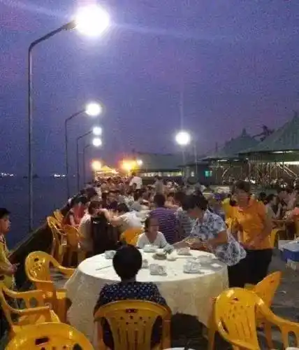 今早一场大火把东莞人最爱去的叹海鲜胜地烧得干干净净