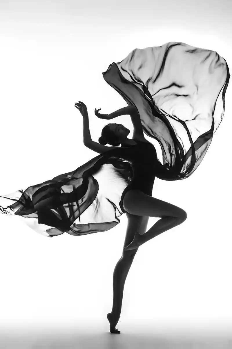 墨.用墨勾勒舞#视觉冲击 #唯美意境 #舞美视觉 #水墨 - 抖音