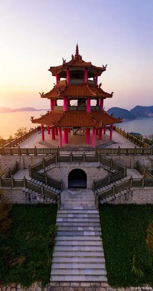 佳木斯,位于中国东北的黑龙江省,是一个拥有丰富自然和人文景观的旅游