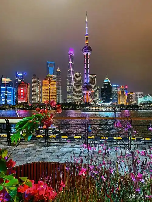 整理了几张上海外滩夜景图,你去了上海可以找这几个地方打卡