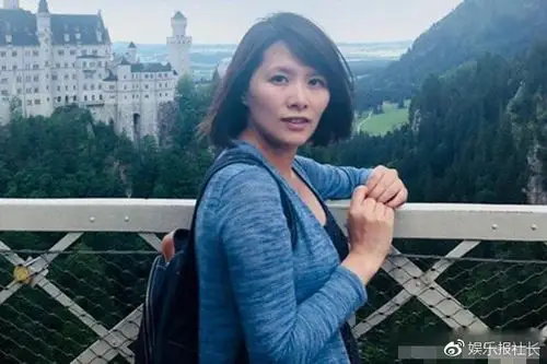 近日,唯一女团员贝斯手馨仪被爆出已经秘婚并已怀孕4个月,她笑称:我是