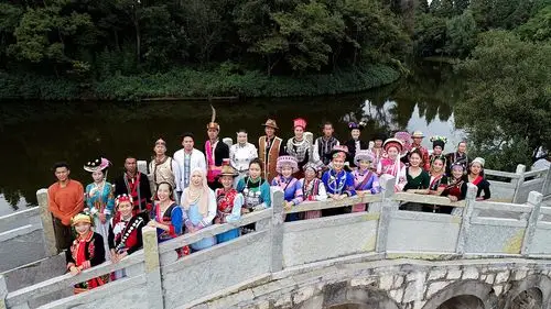 云南25个少数民族为人口普查代言