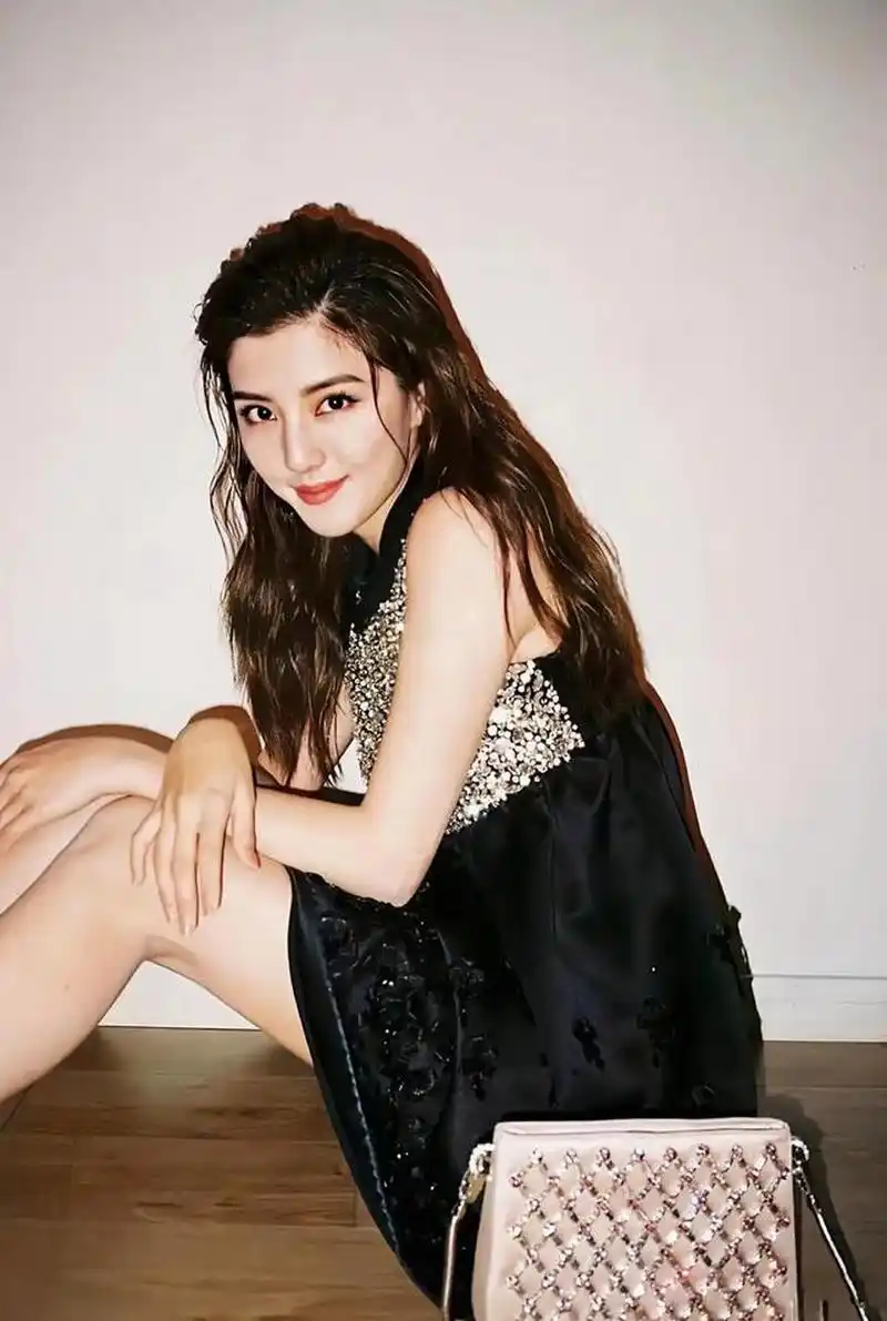 美艳青春名模——吴千语#明星生图大赏# #我们都爱聊八卦# #娱乐