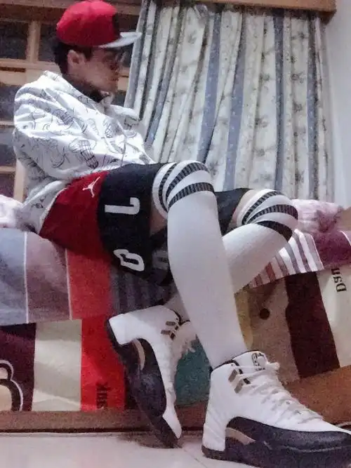 长筒袜  #足球袜  #白色过膝袜  #aj12  #谁还没有一双aj  #男生