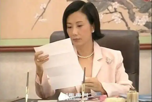 lisa既看着自己的女儿霍希贤嫁给好男人barry,又不遗余力地去阻止张