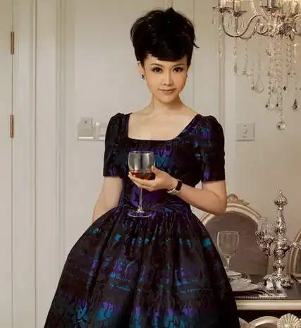 图北京主持人陈晨疑整容网友大呼整的认不出